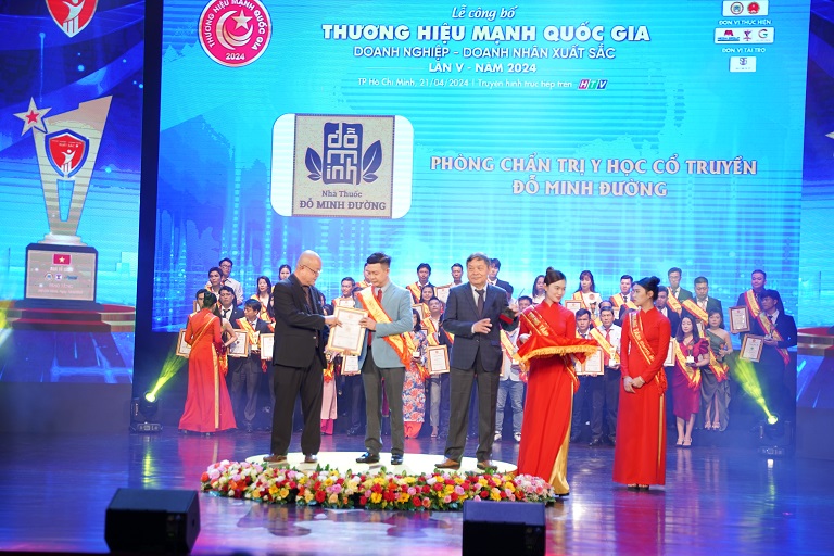 Nhà thuốc Đỗ Minh Đường nhận giải thưởng TOP 10 thương hiệu mạnh quốc gia