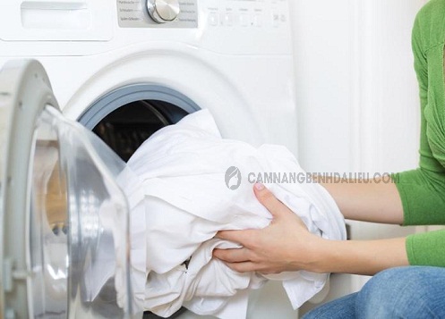 Giặt giũ chăn gối thường xuyên