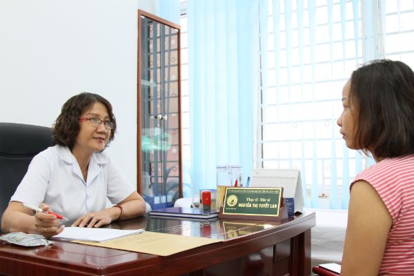 Bác sĩ Tuyết Lan – Giám đốc chuyên môn TT Nghiên cứu và Ứng dụng Thuốc dân tộc