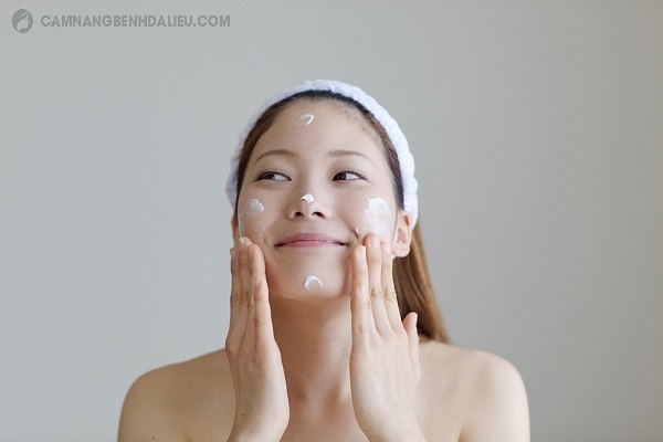 Các bạn nên dùng kem trị nám hàng ngày kết hợp với quá trình bảo vệ da để đạt hiệu quả tốt