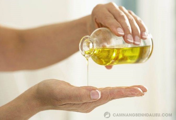 Dầu oliu giúp dưỡng ẩm cho da giảm nhanh ngứa ngáy, khó chịu