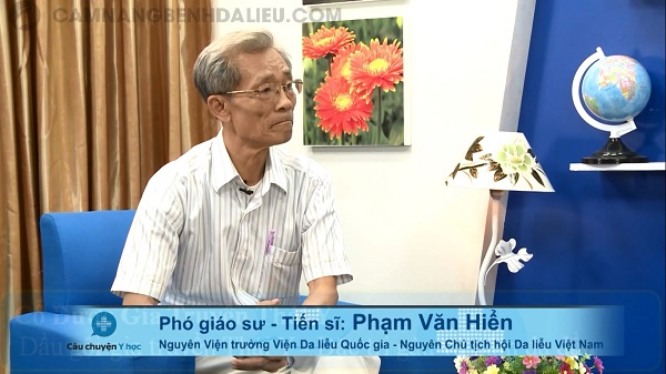 Bác sĩ Phạm Văn Hiển trong một chương trình truyền hình