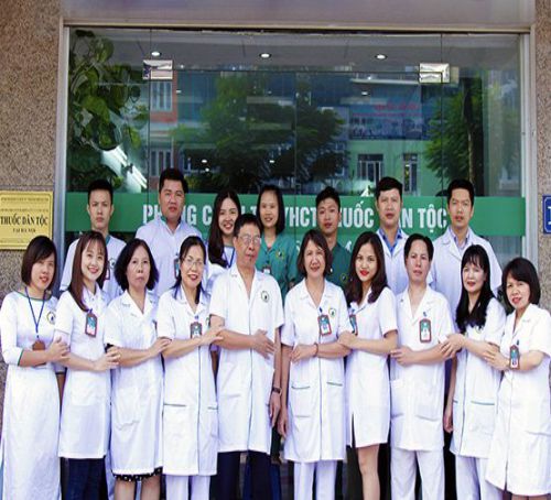 Đội ngũ bác sĩ của Trung tâm Nghiên cứu và Ứng dụng thuốc dân tộc