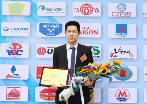 Thạc sĩ Nguyễn Quang Hưng nhận giải thưởng