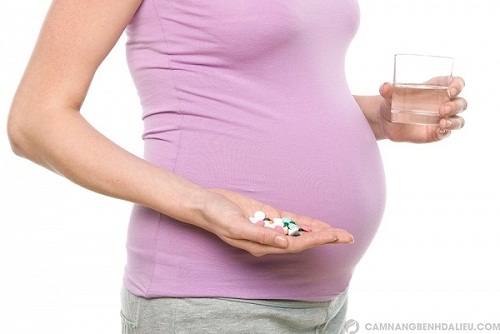 Đừng lạm dụng uống các loại thuốc Tây y để trị mề đay khi mang thai, nó có thể là 